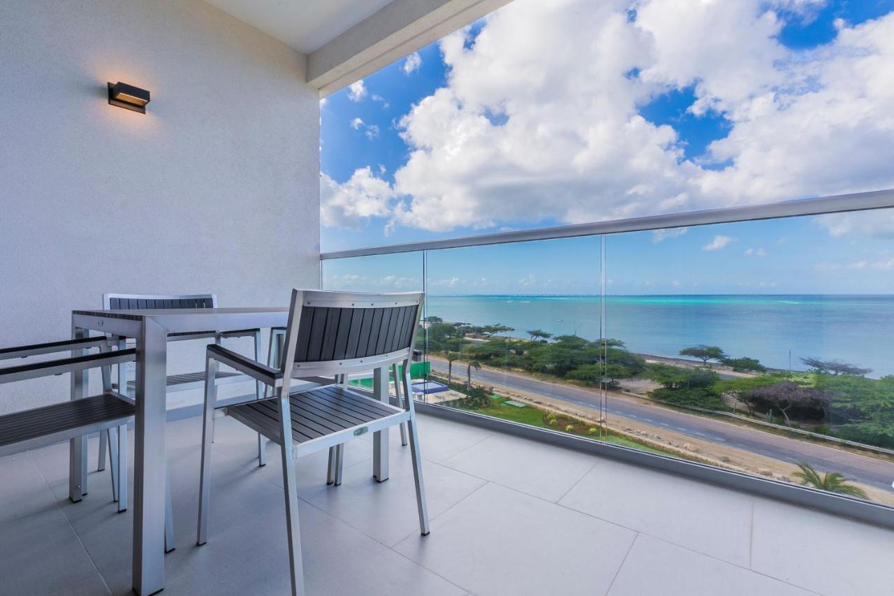 Azure Beach Residences Palm Beach Exterior photo