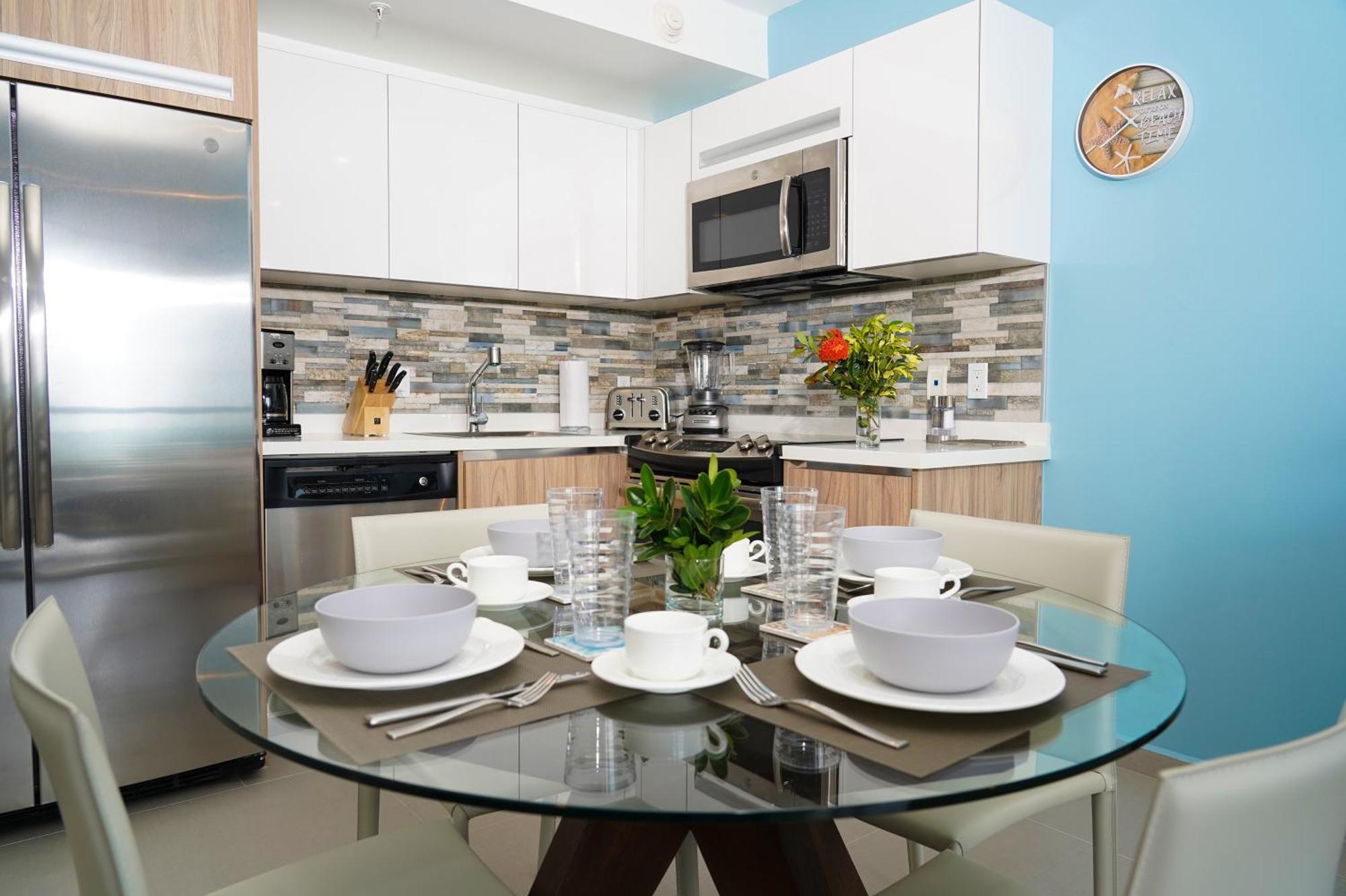 Azure Beach Residences Palm Beach Exterior photo